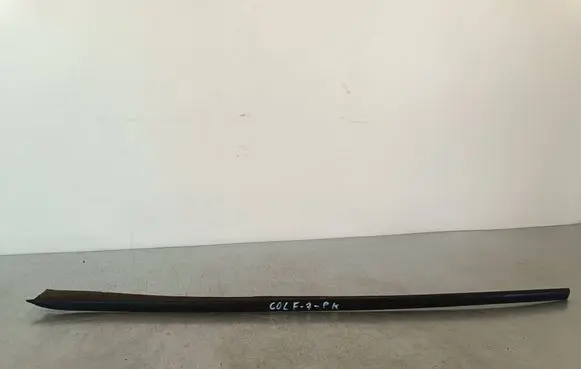 Volkswagen Golf VII Windshield trim