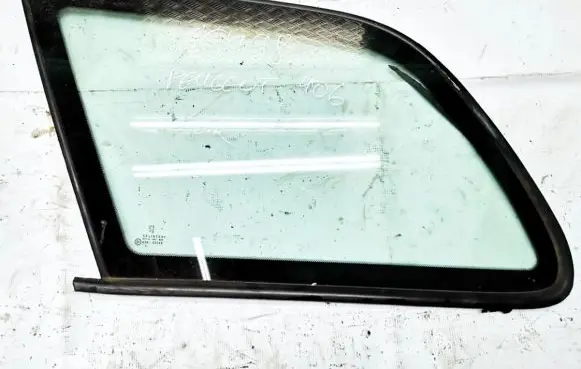 Peugeot 406 Rear side window