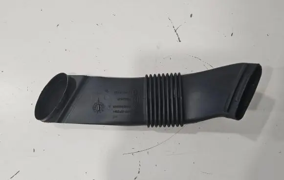 Opel Vivaro Air intake hose/pipe 244936098R 93868645