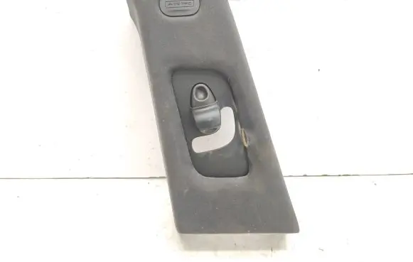 Maserati Ghibli (B) pillar trim (top) 06700113990 AAH5373
