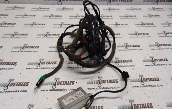 Mitsubishi Grandis Aerial antenna amplifier MN173717
