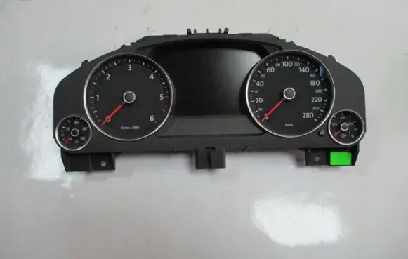 Volkswagen Touareg II Speedometer (instrument cluster) 7P6920884