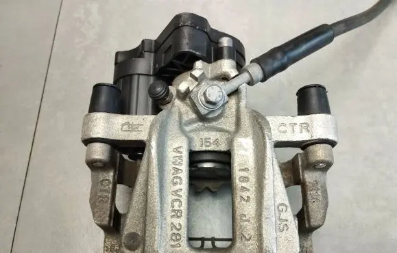 Skoda Octavia Mk4 Rear brake caliper 5R3615406A