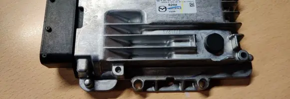 Mazda CX-7 Reducing agents exhaust control unit 0281020137 R2AX18701D