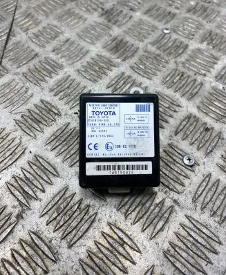 Toyota Corolla Verso E121 Door control unit/module 897410F010 61B168000 10R021776
