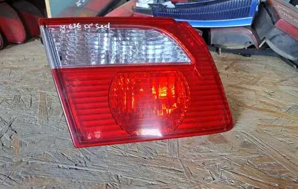 Mazda 626 Tailgate rear/tail lights 22661919
