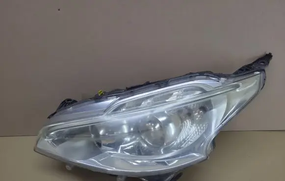 Peugeot 208 I Headlight/headlamp 9802221580