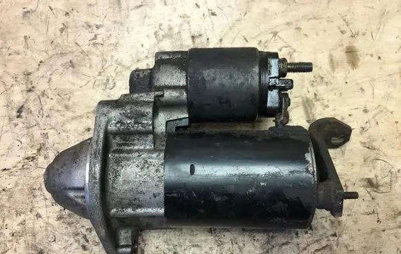 Volkswagen PASSAT B5.5 Starter motor 058911023B