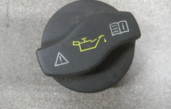 Mercedes-Benz R W251 Oil filler cap A0000101585
