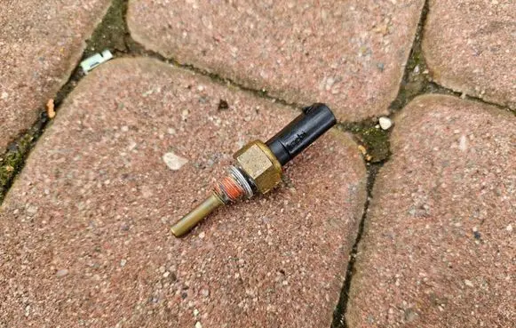Opel Insignia B Oil level sensor 55490805