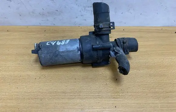 Mercedes-Benz E W210 Water pump 0018353564 C4689