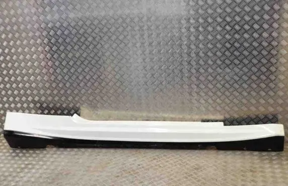 Maserati GranTurismo Sill 081324900