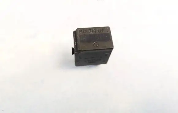 Mercedes-Benz C AMG W204 Other relay a0025428319 4ra007813-08
