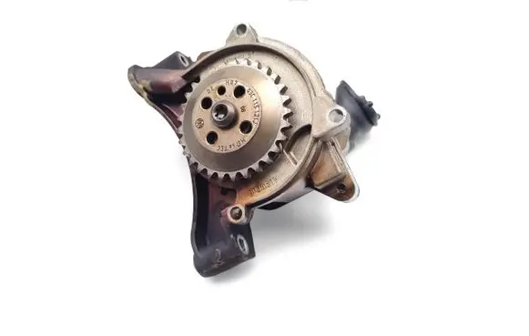 Volkswagen Tiguan Oil pump 03C115121J 1049341