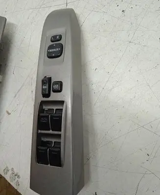 Toyota Prius (XW20) Electric window control switch 8482047021
