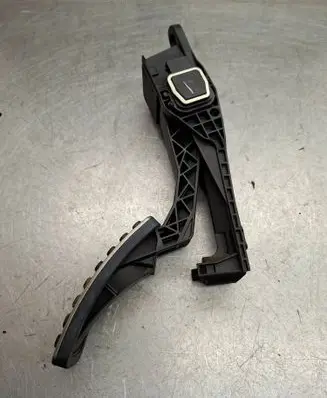 Mercedes-Benz ML W164 Accelerator throttle pedal A1643000104