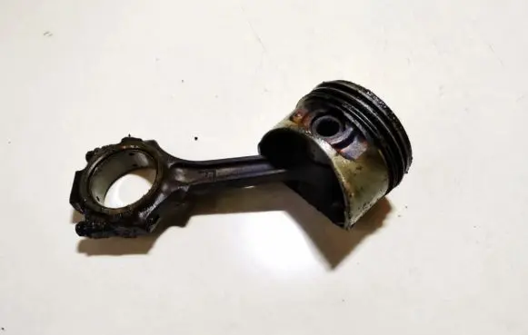 Ford Ka Piston with connecting rod 89ad