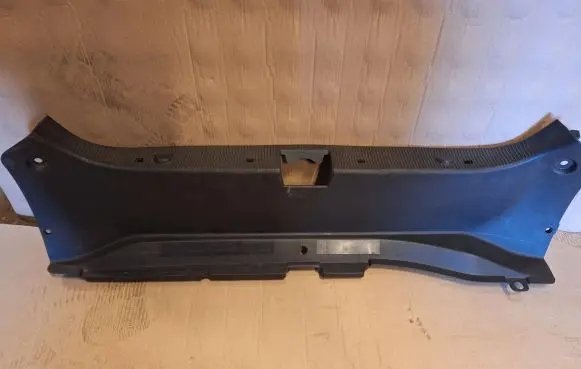 Trunk/boot sill cover protection