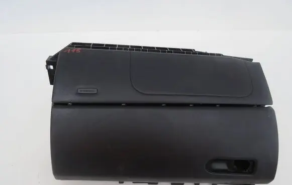 Mercedes-Benz CLS C218 AMG Glove box