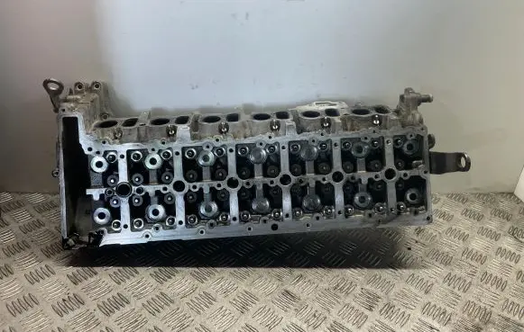 BMW 5 F10 F11 Engine head 7812929