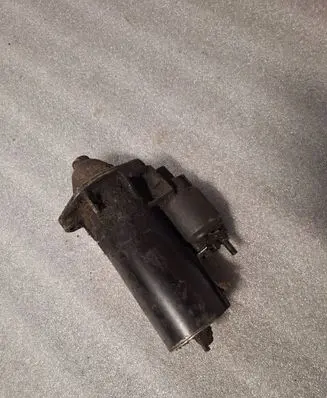 Volkswagen PASSAT B5 Starter motor 068911024C 0001110122