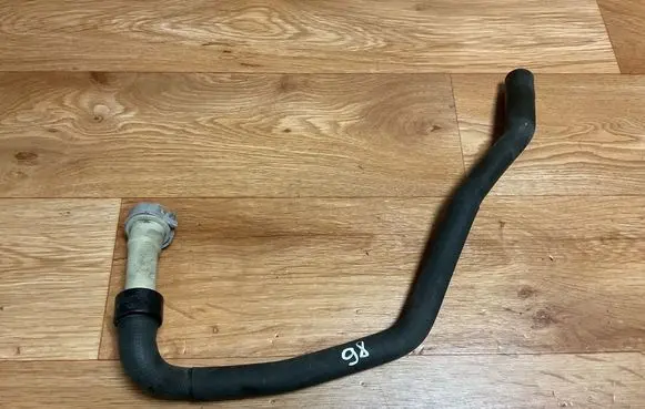 Engine coolant pipe/hose