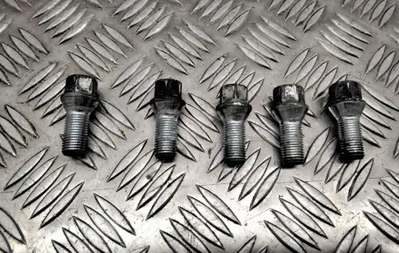 Nuts/bolts
