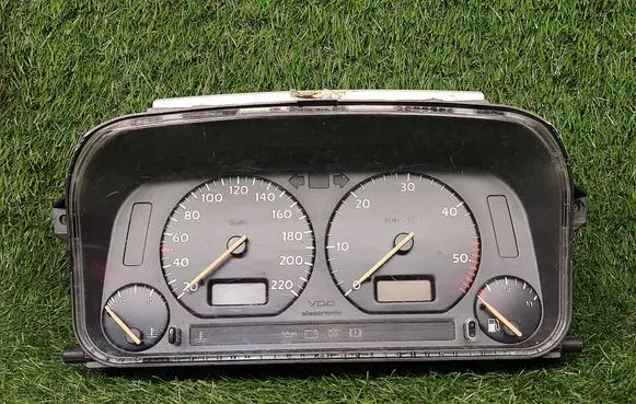 Volkswagen Vento Speedometer (instrument cluster) 87001262