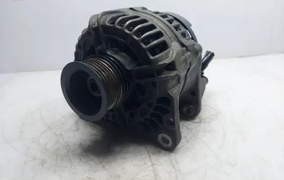 Volkswagen Golf IV Generator/alternator 028903028D 0124325003