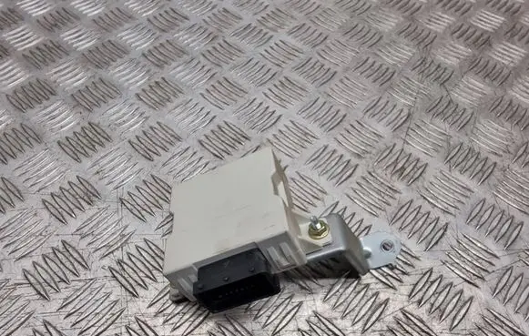 Toyota Avensis T250 Window wiper relay 150696