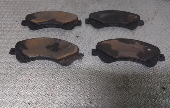 Ford Transit Brake pads (front) 