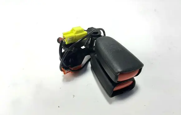 Volvo XC70 Middle seatbelt buckle (rear) 8632319
