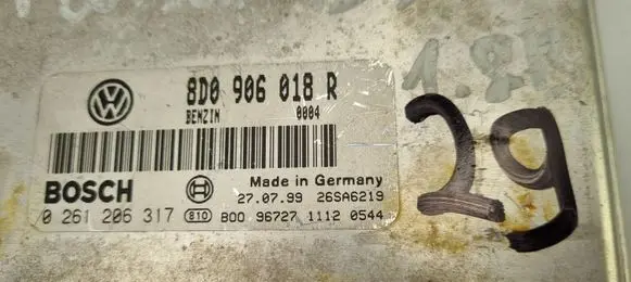 Volkswagen PASSAT B5.5 Engine control unit/module 8D0906018R