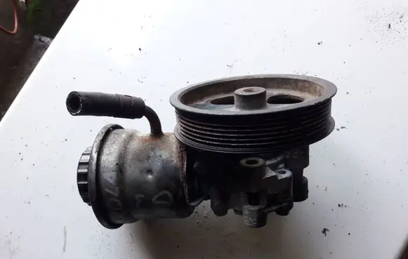 Toyota Corolla Verso E121 Power steering pump
