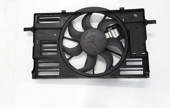 Volvo C70 Radiator cooling fan shroud