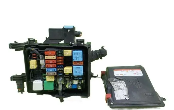 Citroen C4 II Picasso Fuse box set BEZPIECZNIKOW UP255