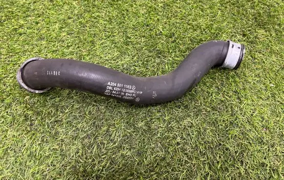 Mercedes-Benz C W204 Engine coolant pipe/hose A2045011582