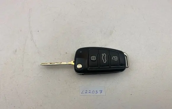 Audi Q2 - Ignition key/card 81A837220D FS12P70
