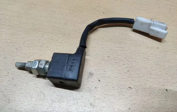 Hyundai i30 Brake pedal sensor switch 2A11