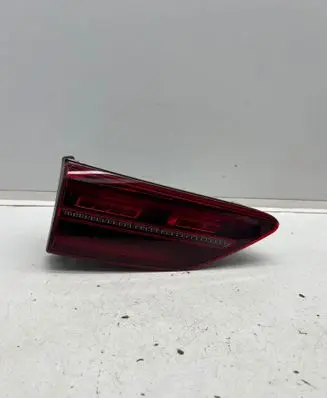 Volkswagen Golf VIII Tailgate rear/tail lights 5H0945307 82000101