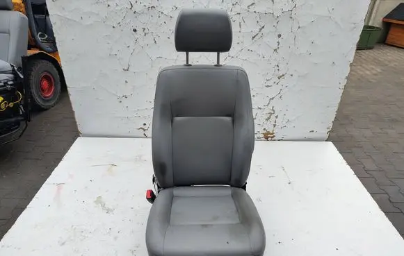 Volkswagen Transporter - Caravelle T5 Front driver seat 