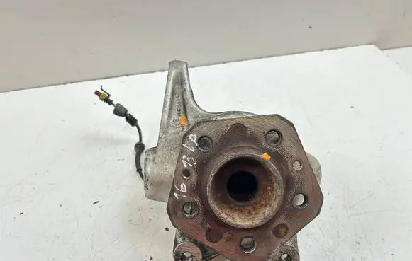 Maserati Coupe Front wheel hub