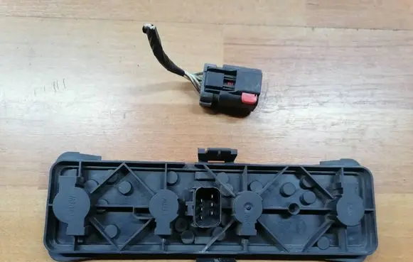 Chrysler Voyager Tail light bulb cover holder 15367500 15437000 15367600