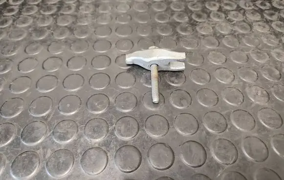 Opel Meriva B Fuel Injector clamp holder 