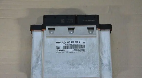 Volkswagen Golf VII Engine control unit/module ECU