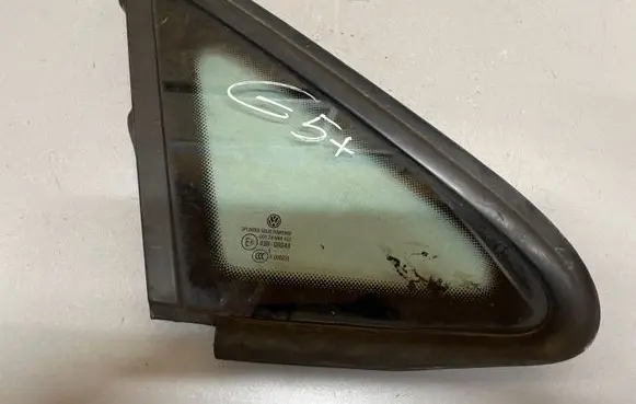 Volkswagen Golf Plus Front triangle window/glass 
