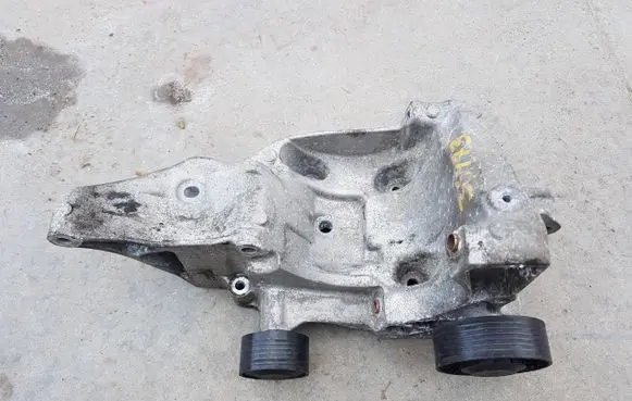 BMW 5 E60 E61 Generator/alternator bracket 7802639