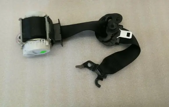BMW 1 E81 E87 Front seatbelt