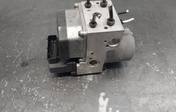 Volkswagen PASSAT B5 ABS Pump 8E0614111B 0265220405