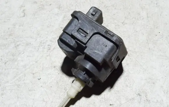 Audi A6 S6 C4 4A Headlight level adjustment motor 4A0941295
